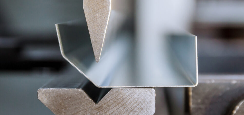 Bending,of,galvanized,sheet,metal,on,a,hydraulic,bending,machine